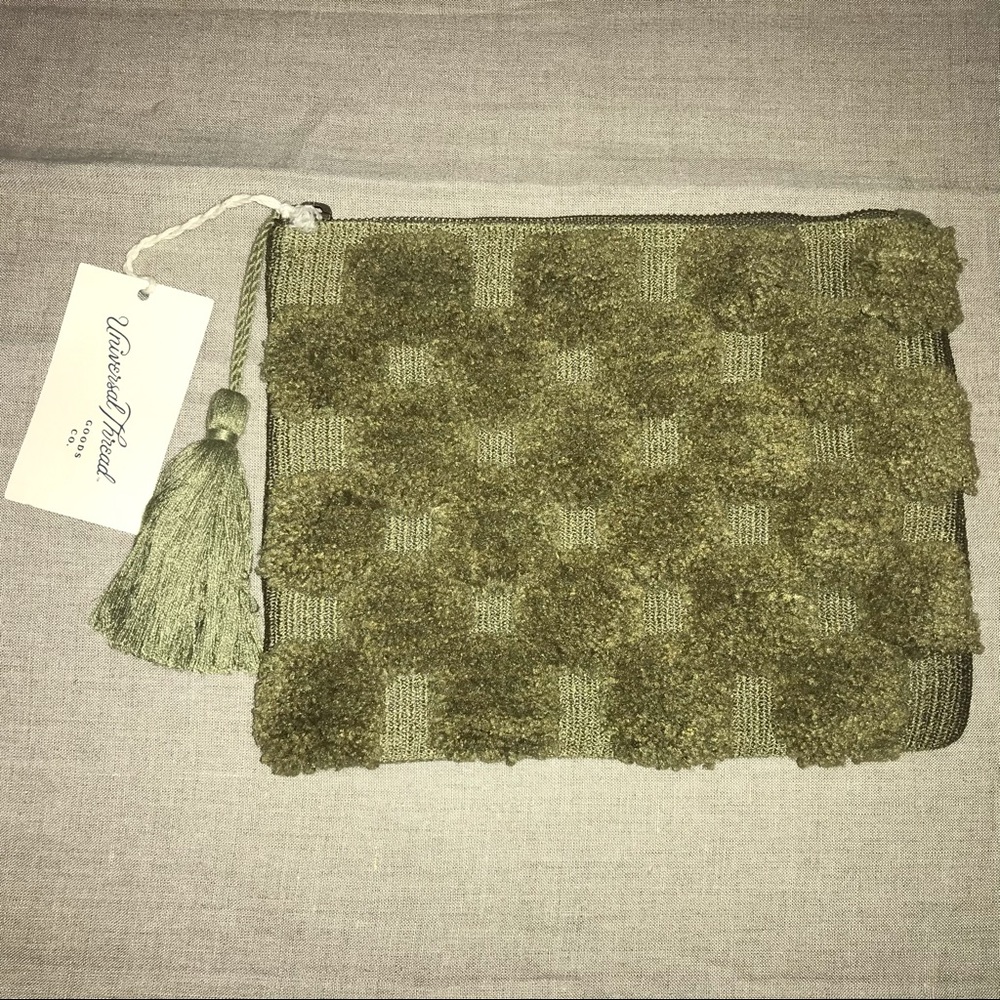 UNIVERSAL THREAD by TARGET Olive Clutch Bag. NWT